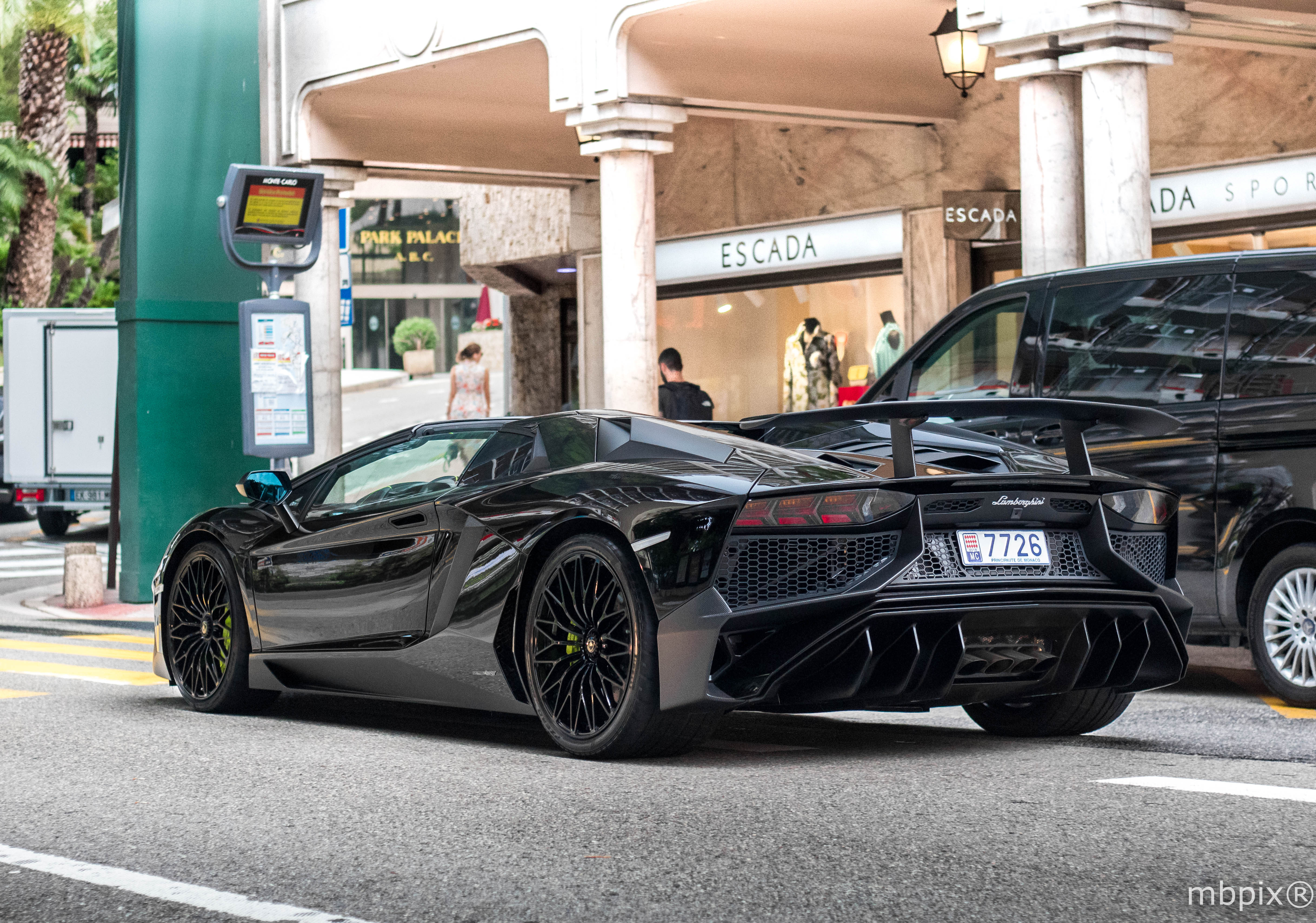 Lamborghini Aventador SV Roadster