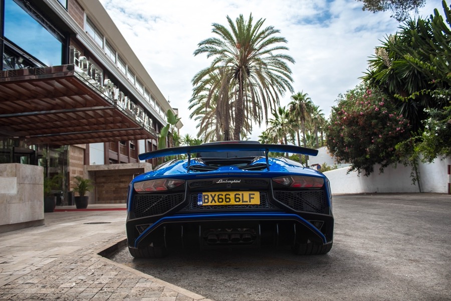 Lamborghini Aventador SV Roadster