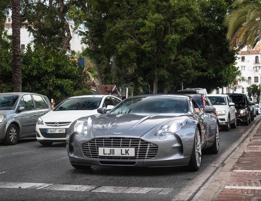 Aston Martin One 77